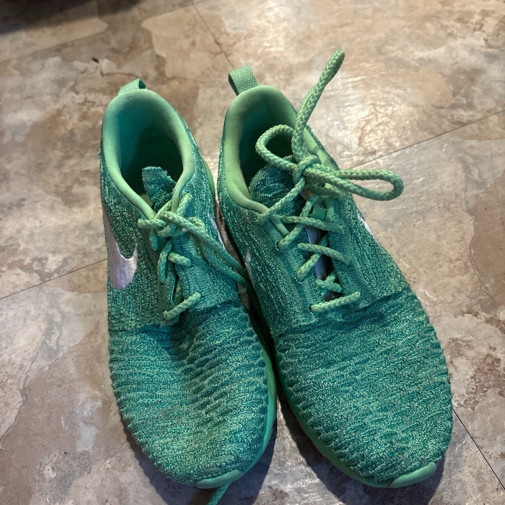 Nike women lime greenand White Sneakers